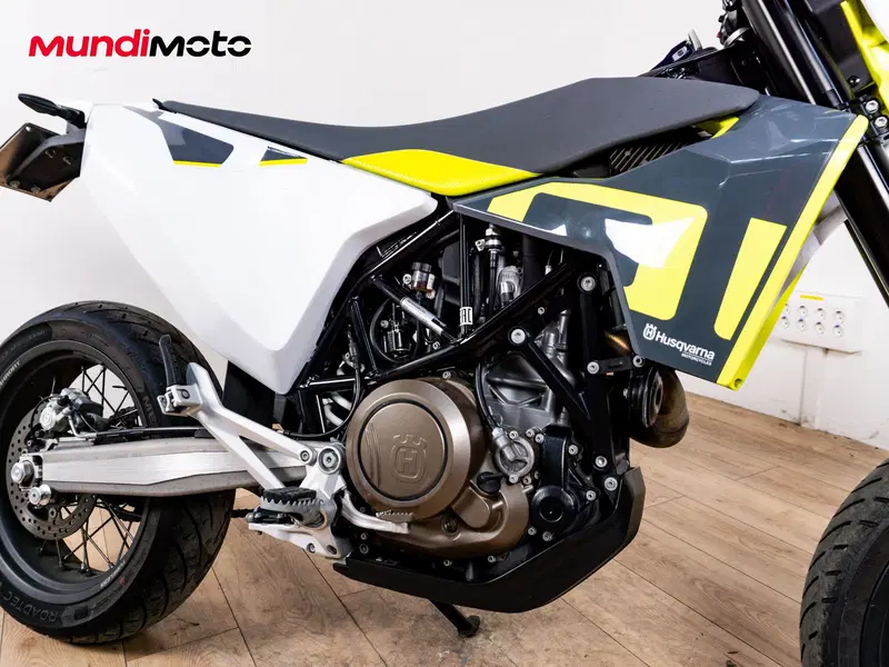 Husqvarna 701 Supermoto (2022) (5)