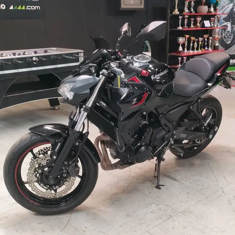 Kawasaki Z 650 (2025 - 26) (2)