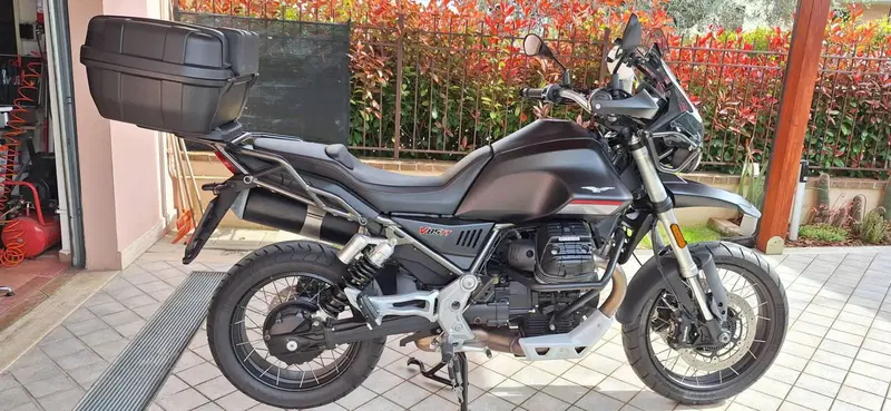 Moto Guzzi V85 TT (2021 - 23) (2)
