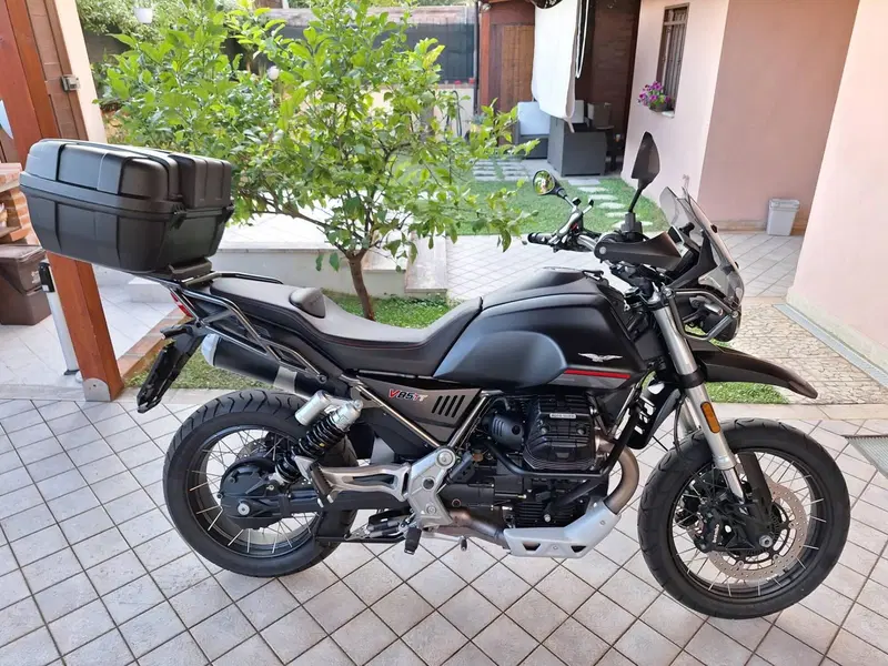 Moto Guzzi V85 TT (2021 - 23) (5)