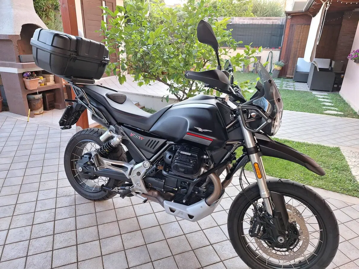 Moto Guzzi V85 TT (2021 - 23) (6)