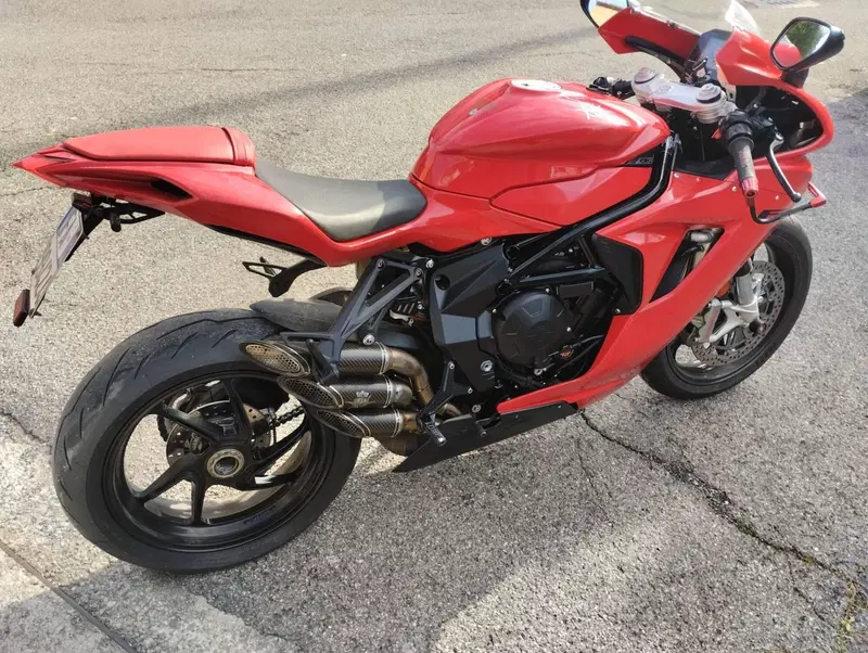 MV Agusta F3 800 Rosso (2021 - 23) (4)