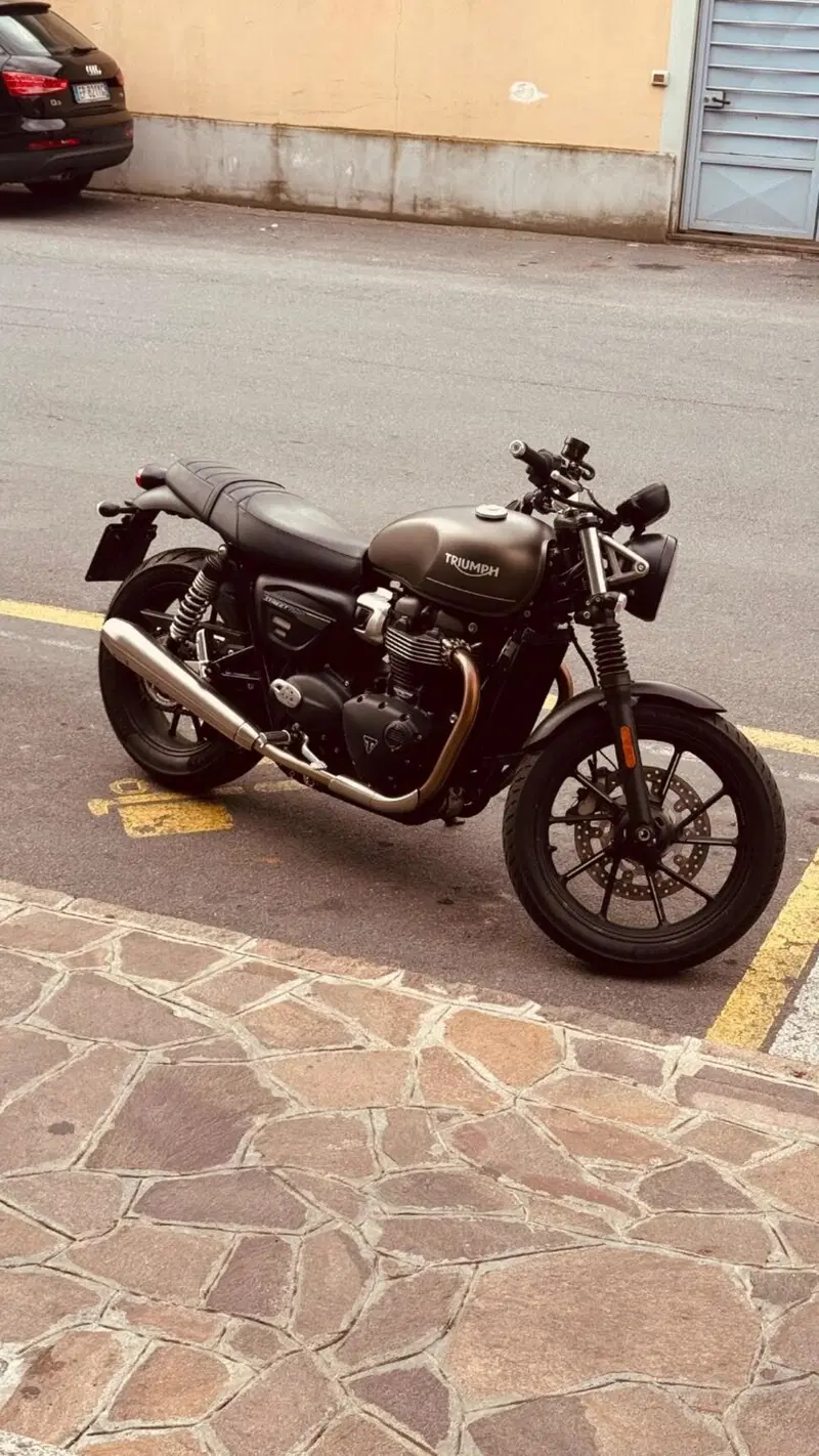 Triumph Street Twin 900 (2021 - 22) (3)