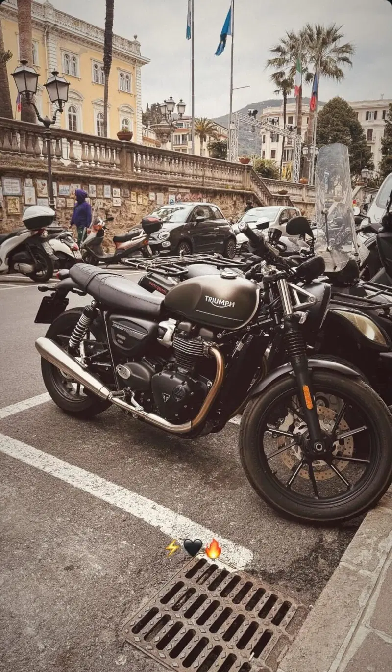 Triumph Street Twin 900 (2021 - 22) (4)