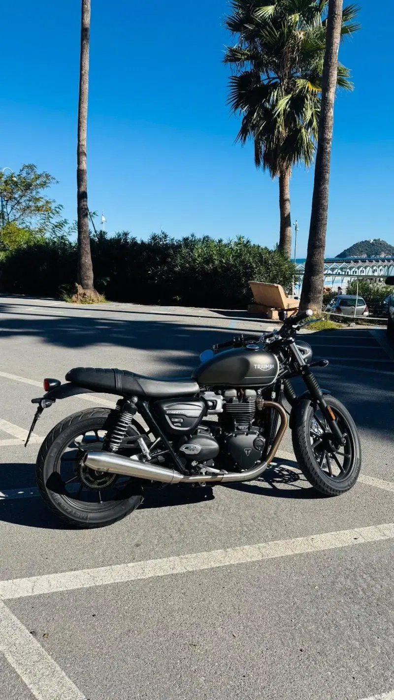 Triumph Street Twin 900 (2021 - 22) (5)