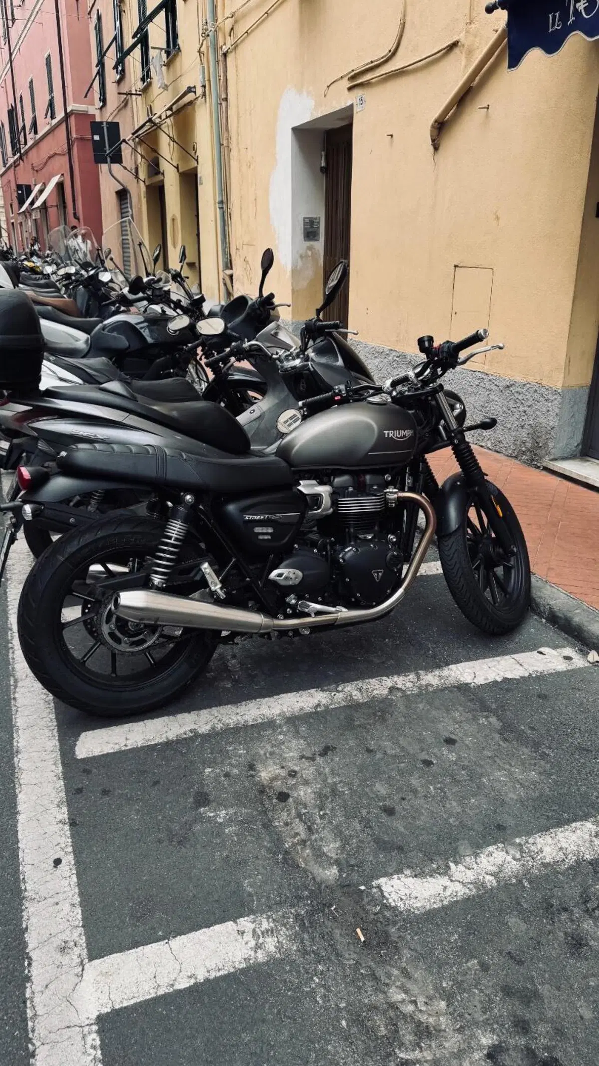 Triumph Street Twin 900 (2021 - 22) (8)