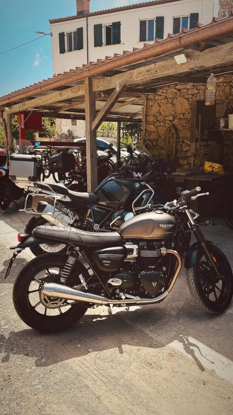 Triumph Street Twin 900 (2021 - 22) (11)