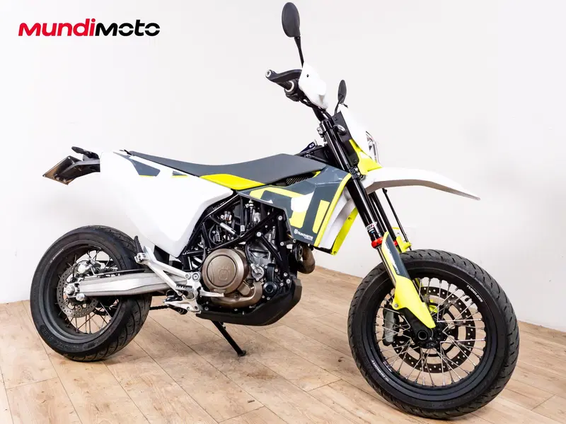 Husqvarna 701 Supermoto (2022) (2)