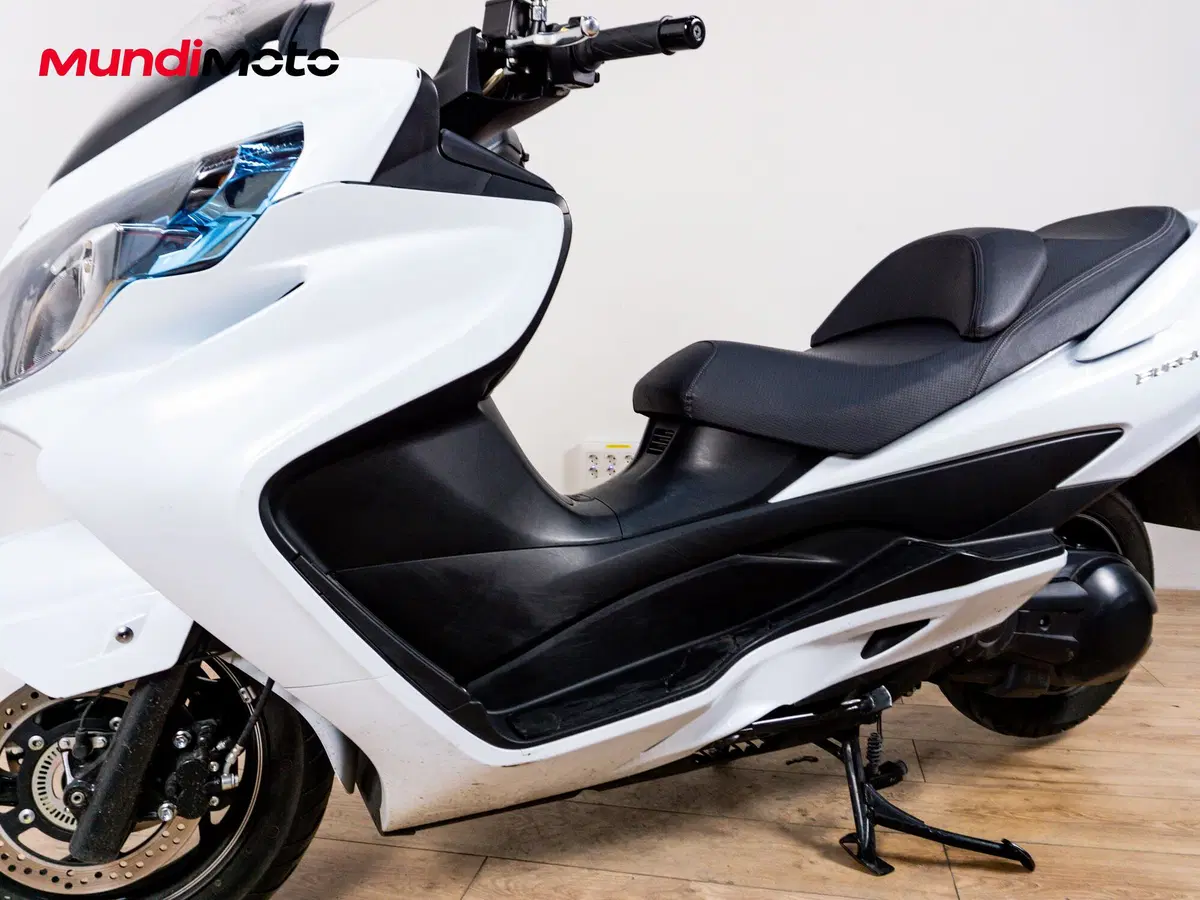 Suzuki Burgman 400 (2022 - 24) (7)