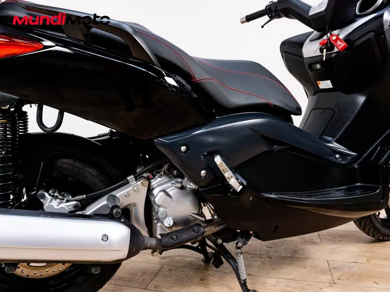 Yamaha X-Max 250 Sport (2011 - 13) (4)