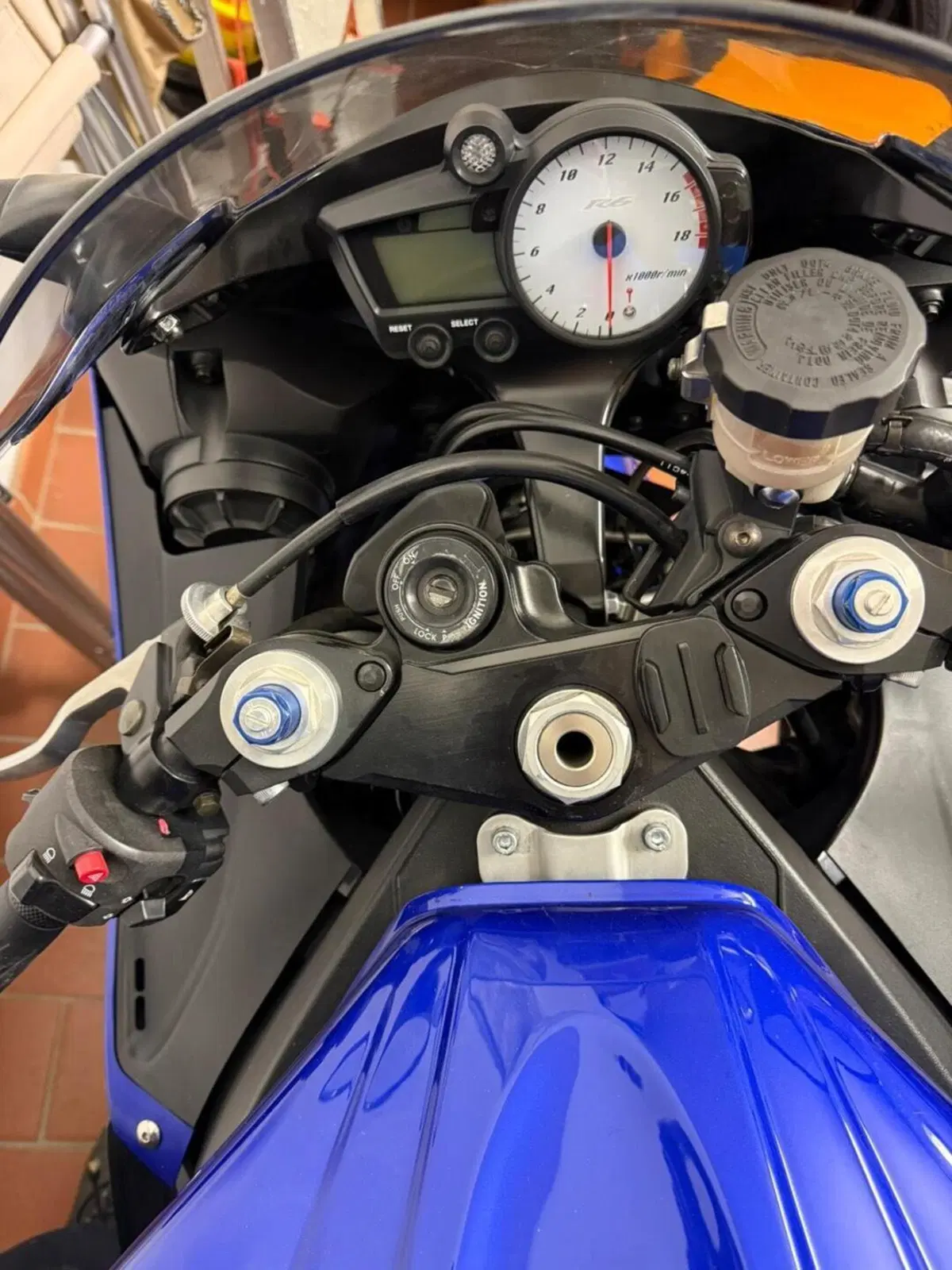 Yamaha YZF R6 (2003 - 04) (5)