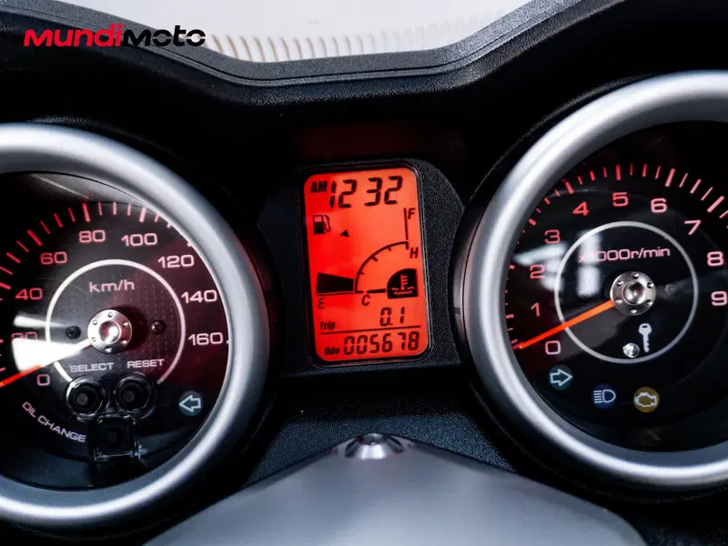 Yamaha X-Max 250 Sport (2011 - 13) (12)