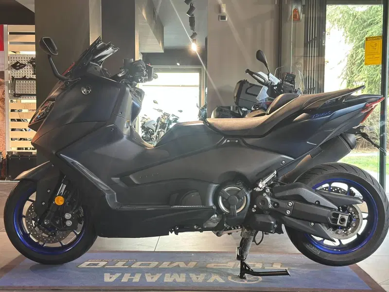 Yamaha T-Max 560 (2022 - 24) (2)