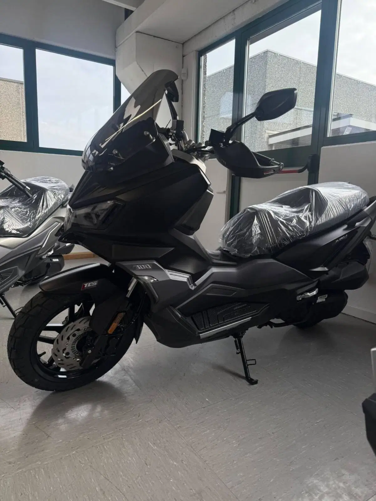 Sym ADX 300 (2024 - 26) (2)