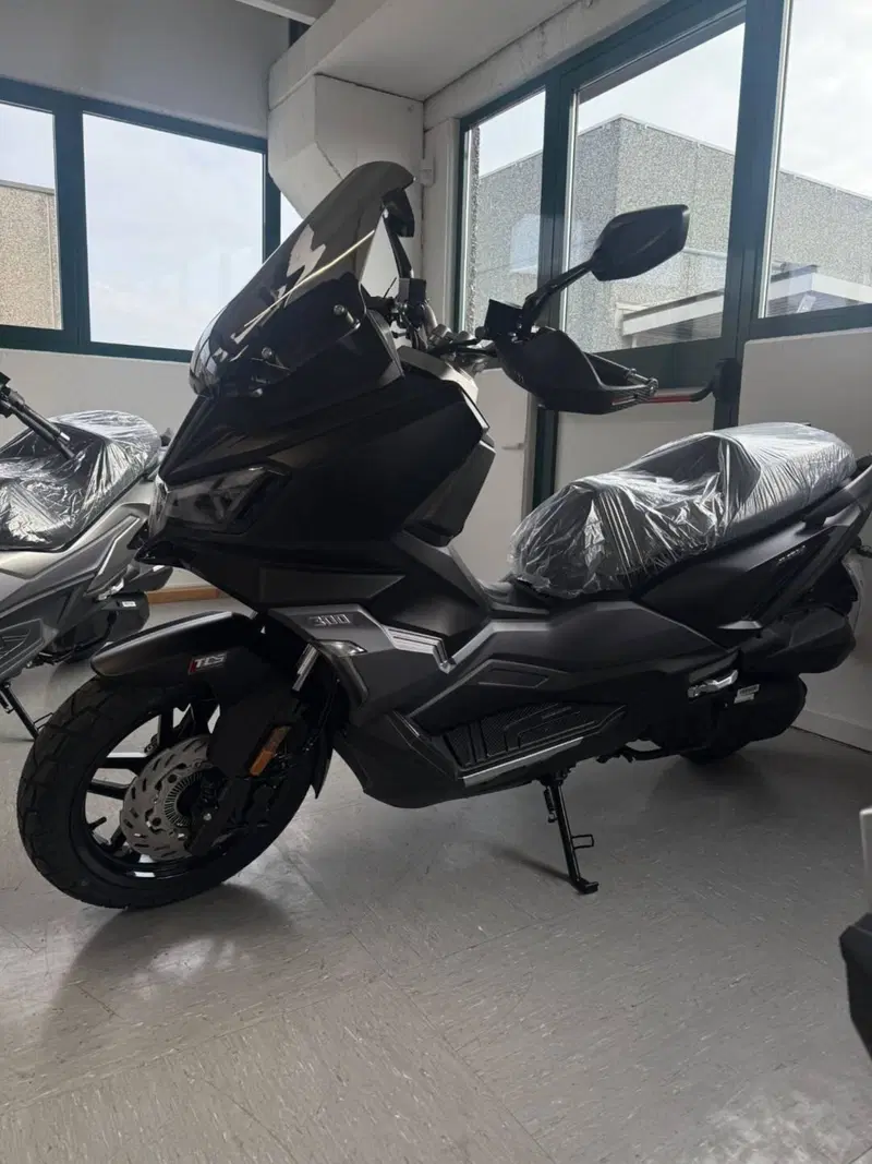 Sym ADX 300 (2024 - 26) (2)