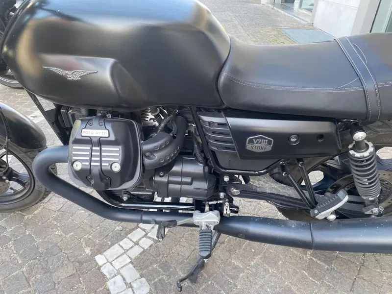Moto Guzzi V7 III Stone (2017 - 20) (5)