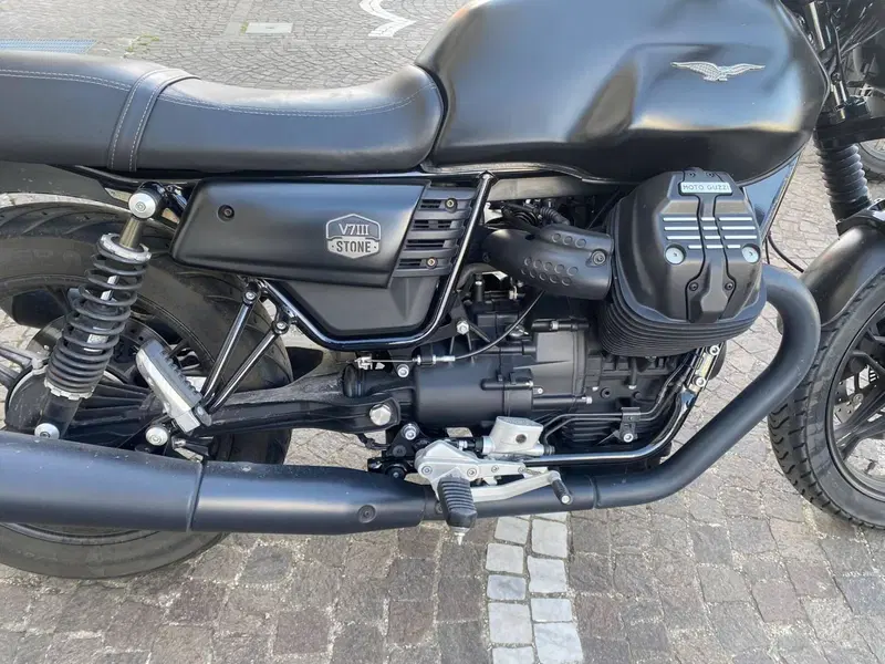 Moto Guzzi V7 III Stone (2017 - 20) (7)