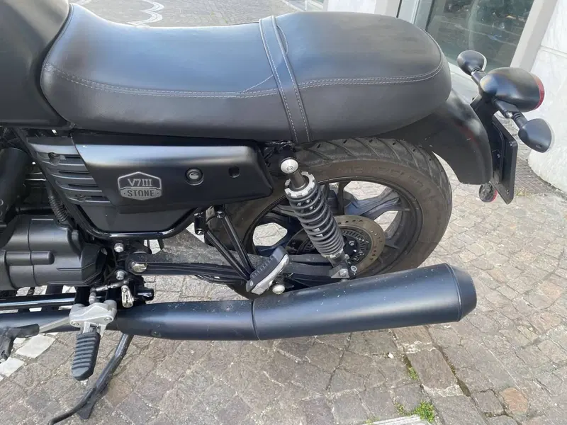 Moto Guzzi V7 III Stone (2017 - 20) (8)