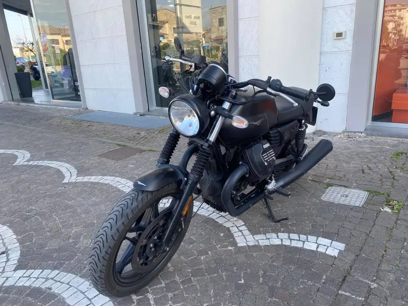 Moto Guzzi V7 III Stone (2017 - 20) (3)