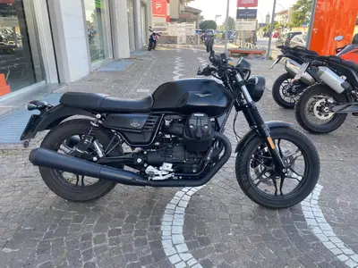 Moto Guzzi V7 III Stone (2017 - 20) usata