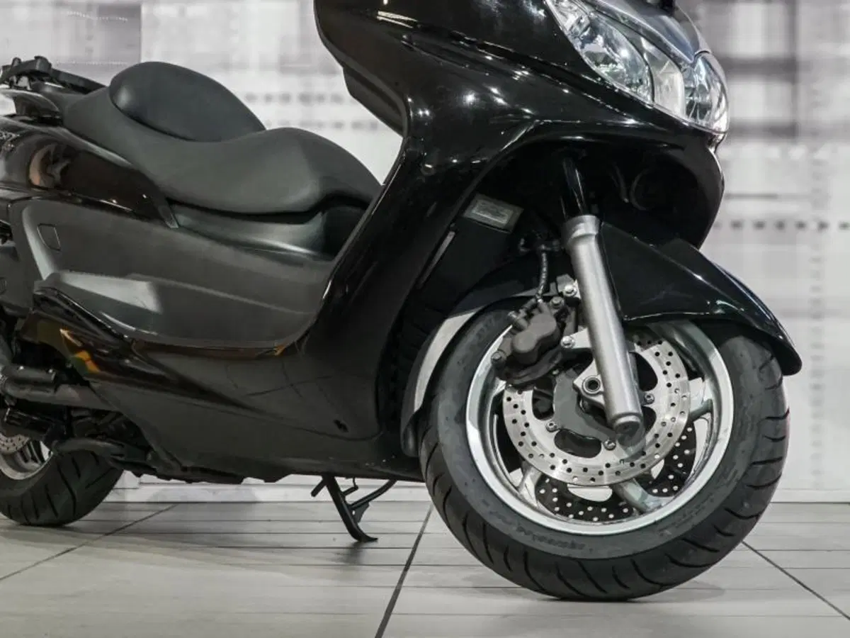 Yamaha Majesty 400 (2004 - 08) (5)