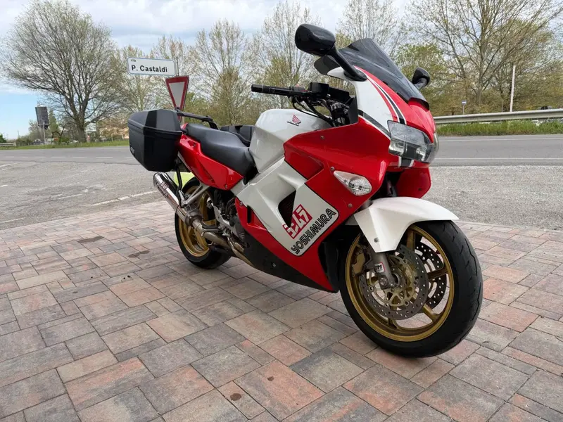 Honda VFR 800 (1998 - 01) (3)
