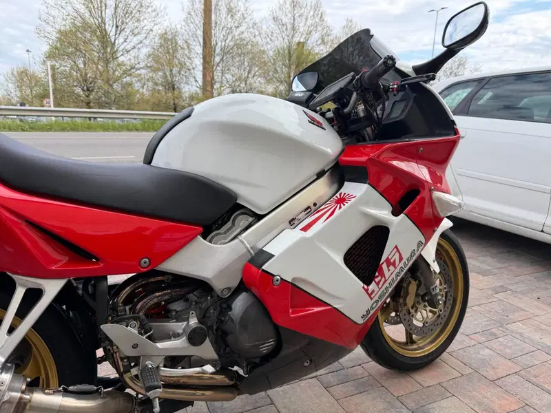 Honda VFR 800 (1998 - 01) (6)
