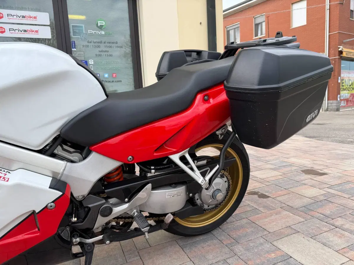 Honda VFR 800 (1998 - 01) (7)