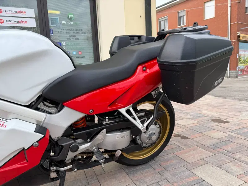 Honda VFR 800 (1998 - 01) (7)