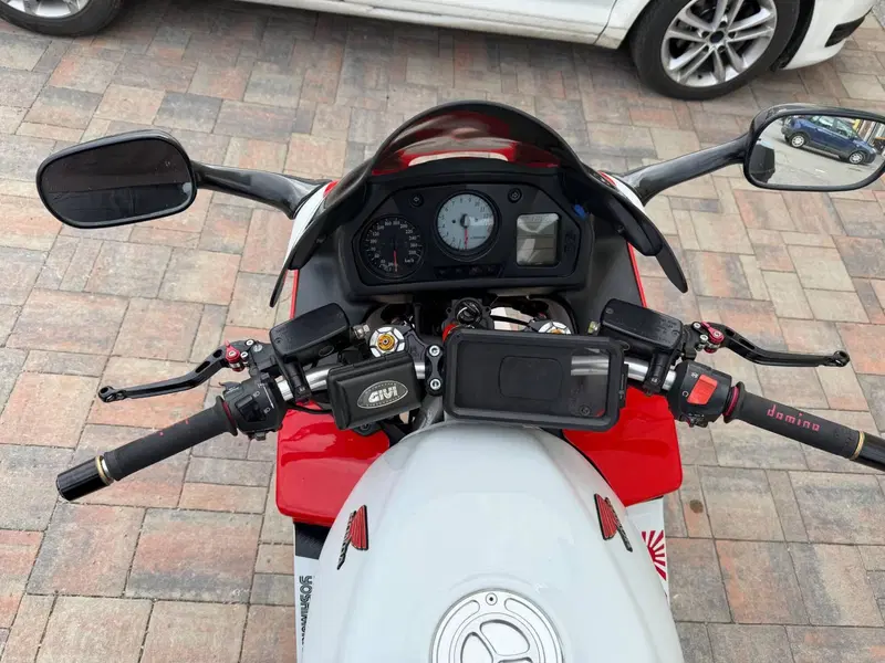 Honda VFR 800 (1998 - 01) (8)