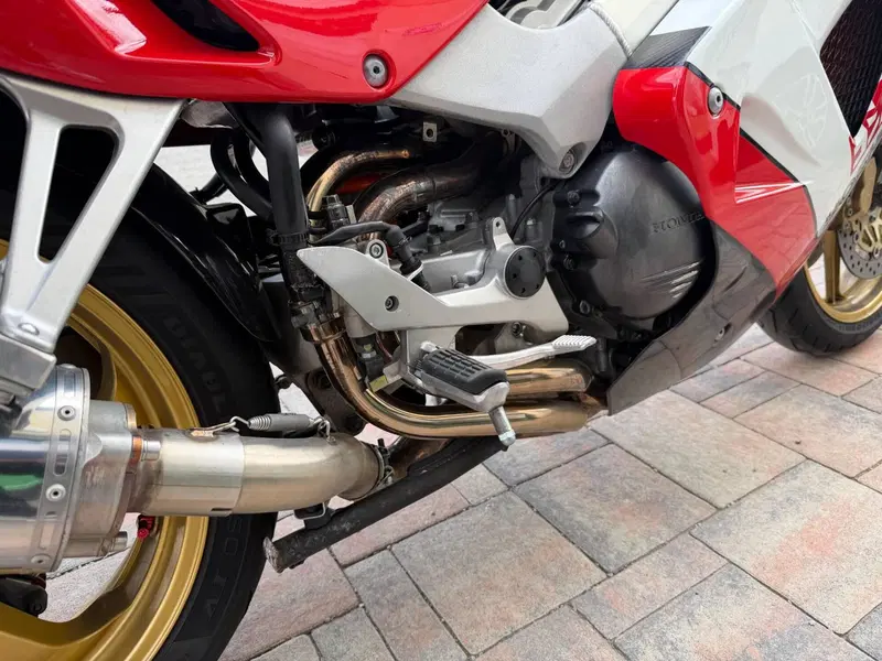 Honda VFR 800 (1998 - 01) (11)