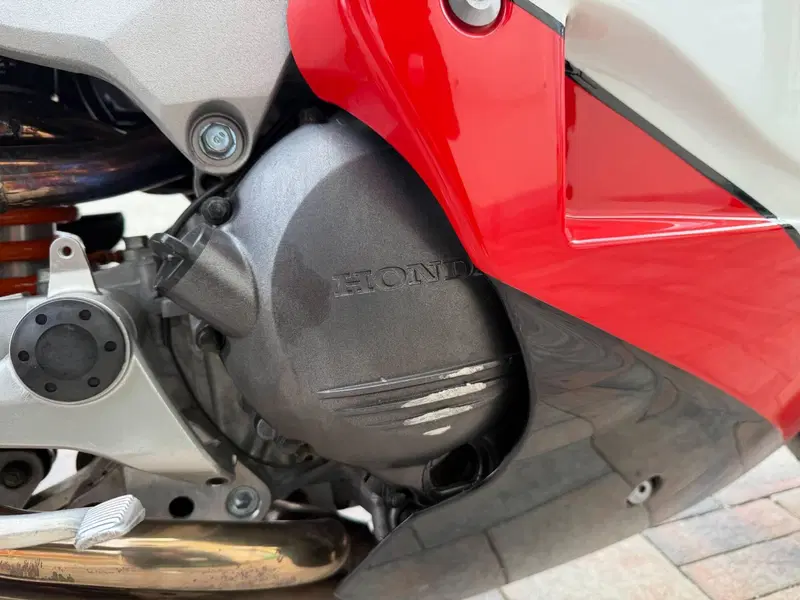 Honda VFR 800 (1998 - 01) (12)