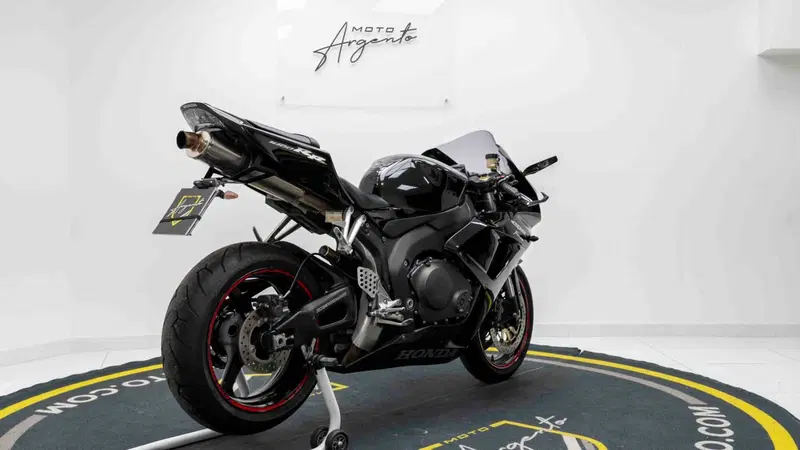 Honda CBR 1000 RR Fireblade (2006 - 07) (3)