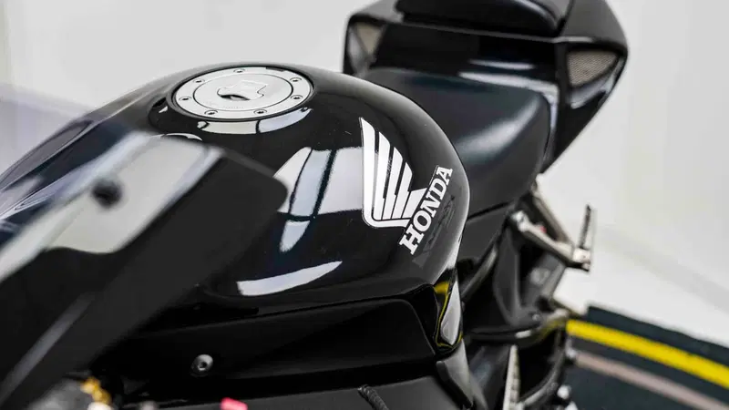 Honda CBR 1000 RR Fireblade (2006 - 07) (11)