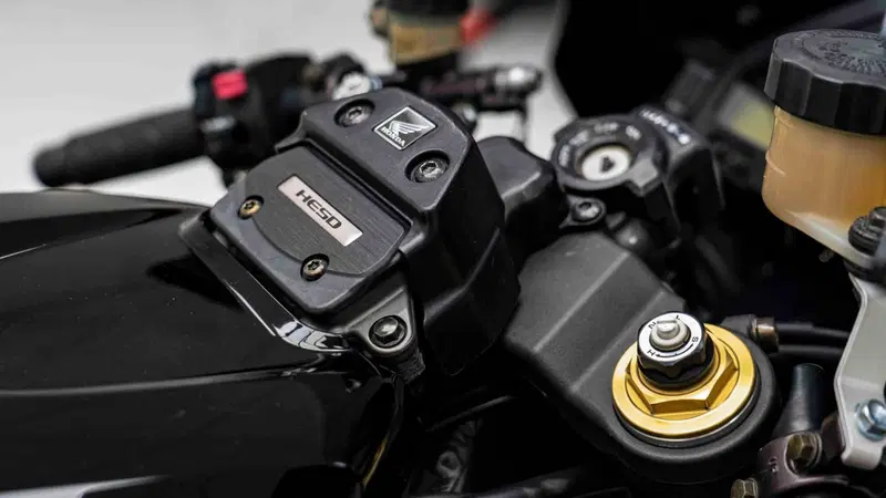 Honda CBR 1000 RR Fireblade (2006 - 07) (15)