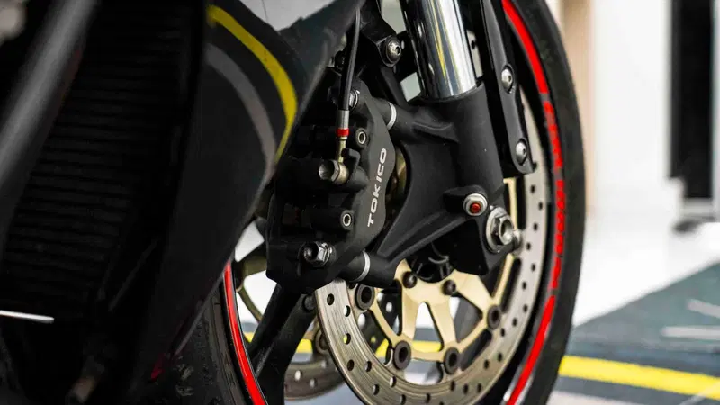 Honda CBR 1000 RR Fireblade (2006 - 07) (16)