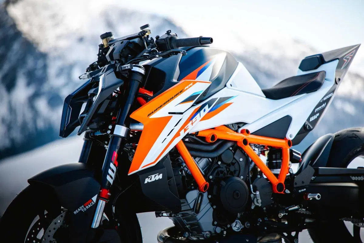 KTM 1390 Super Duke RR 2026: la “bestia” segna l’ultima evoluzione di un mito [GALLERY] 