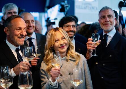 Chi paga per la riduzione delle accise sui carburanti?