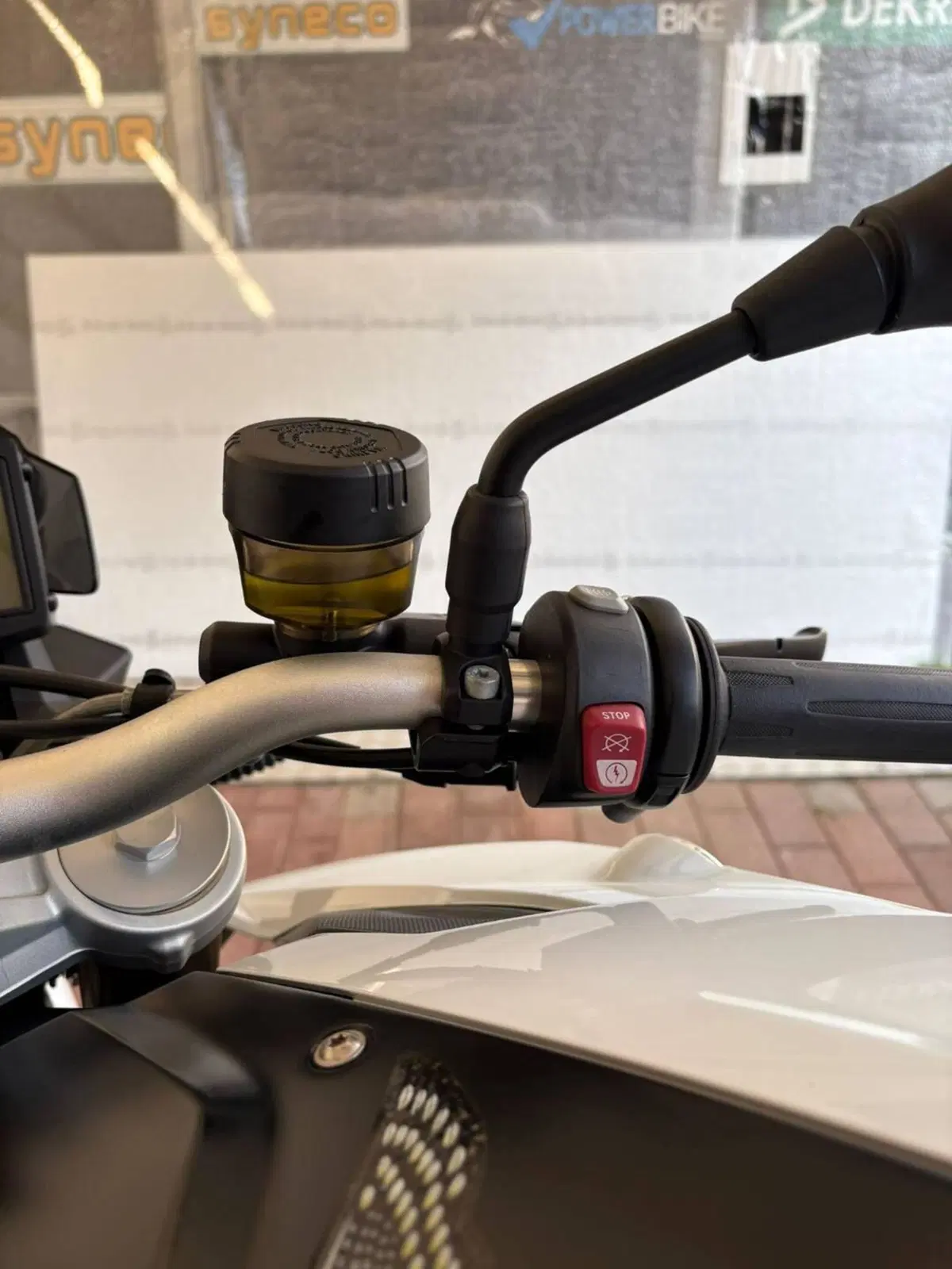 Bmw F 800 R (2015 - 16) (12)