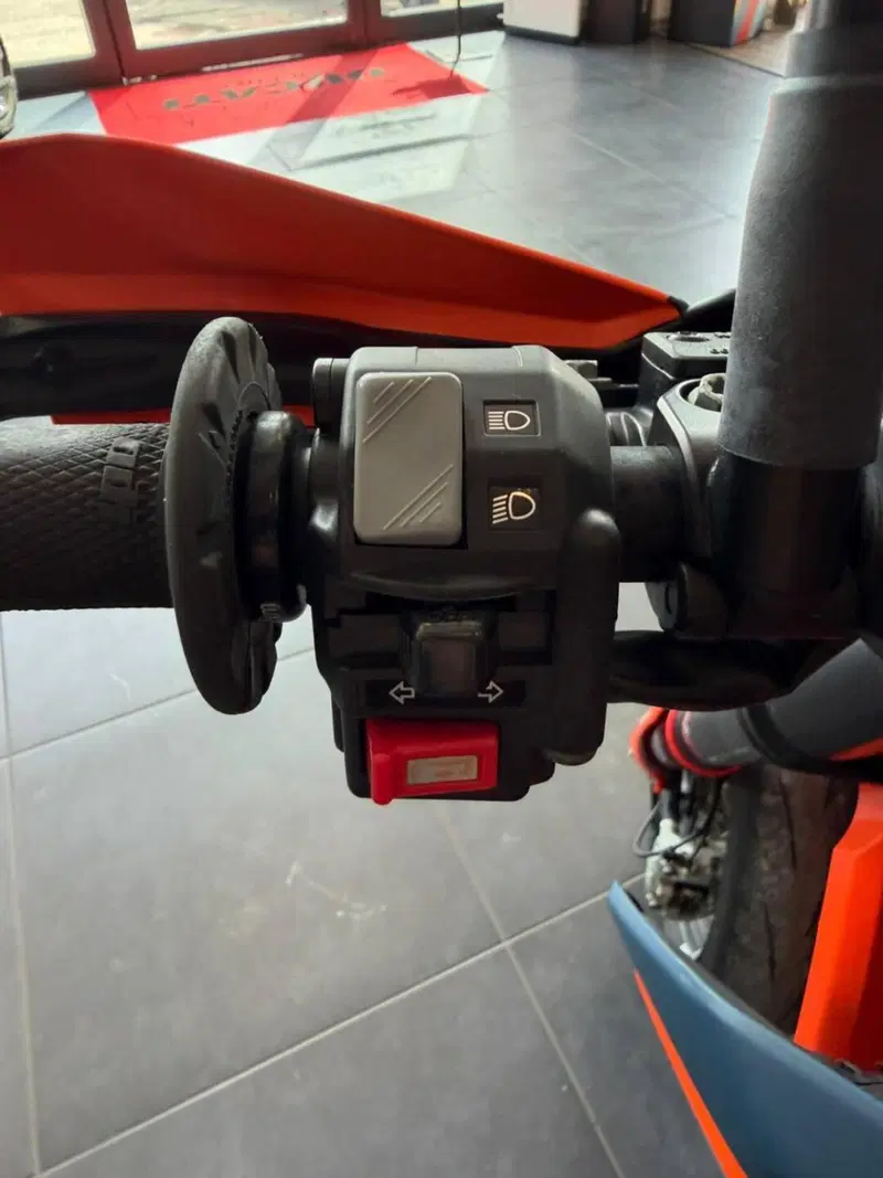 KTM 690 SMC R (2023 - 25) (6)