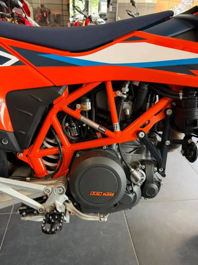 KTM 690 SMC R (2023 - 25) (9)