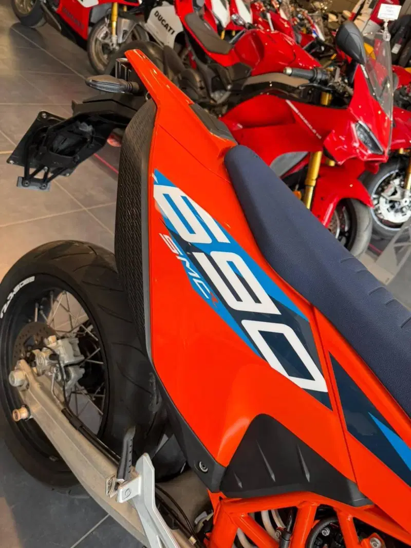 KTM 690 SMC R (2023 - 25) (11)