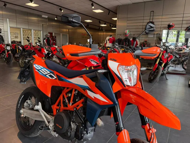 KTM 690 SMC R (2023 - 25) (12)