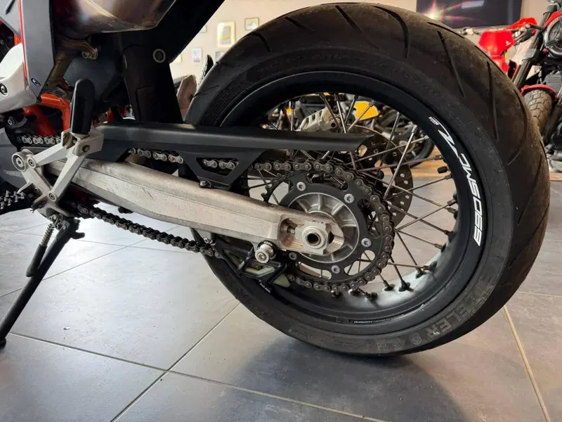 KTM 690 SMC R (2023 - 25) (16)
