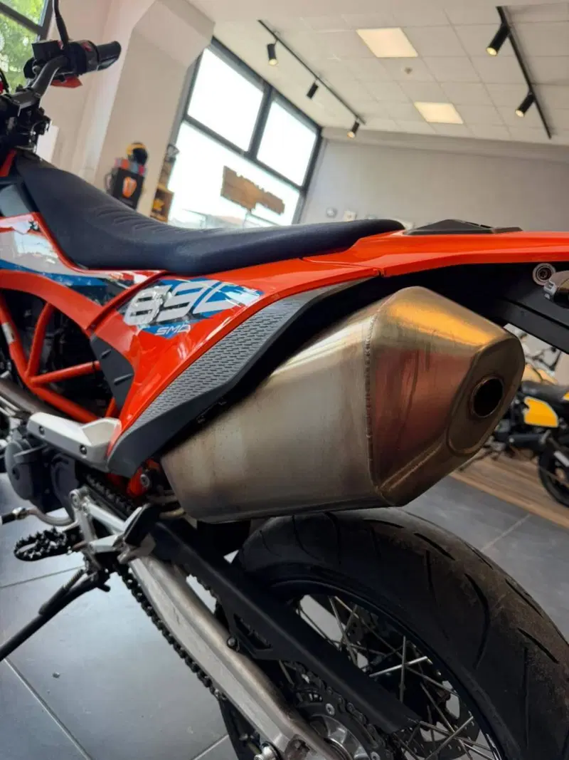 KTM 690 SMC R (2023 - 25) (17)