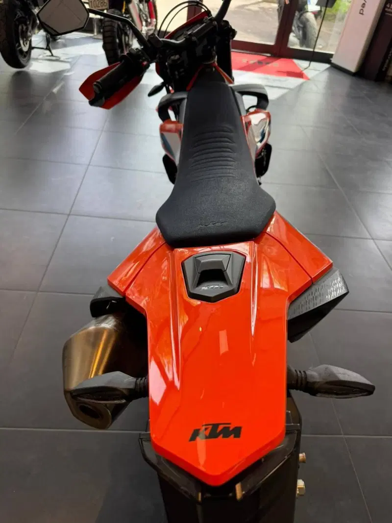 KTM 690 SMC R (2023 - 25) (18)