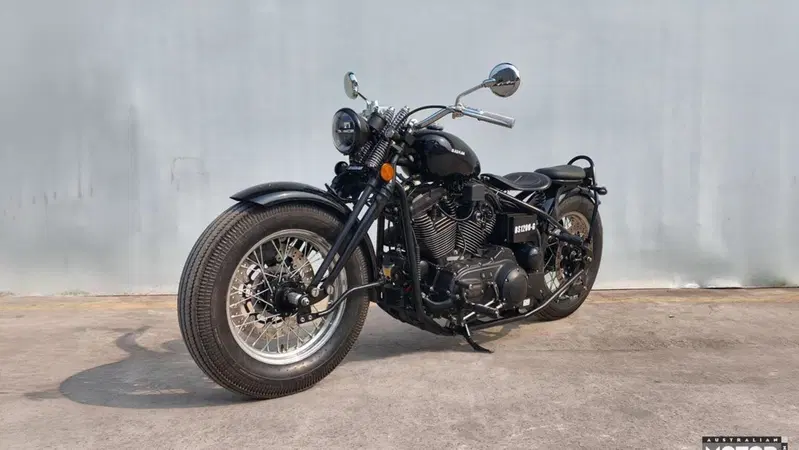 La Bashan 1200 Hardtail fa rivivere il leggendario motore Sportster in una nuova veste