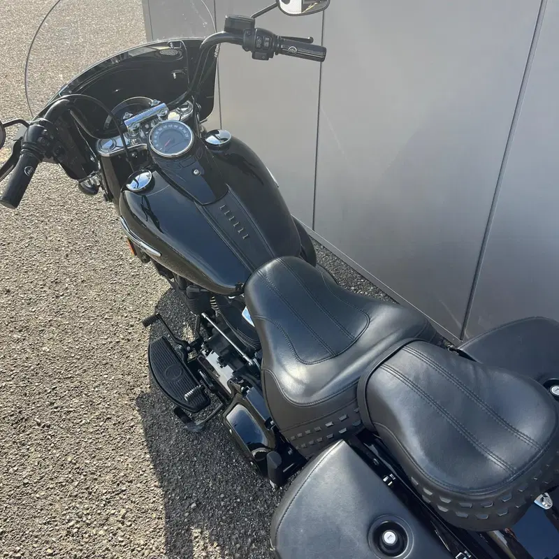 Harley-Davidson 107 Heritage Classic (2018 - 19) - FLHC (21)