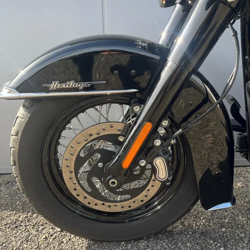 Harley-Davidson 107 Heritage Classic (2018 - 19) - FLHC (22)