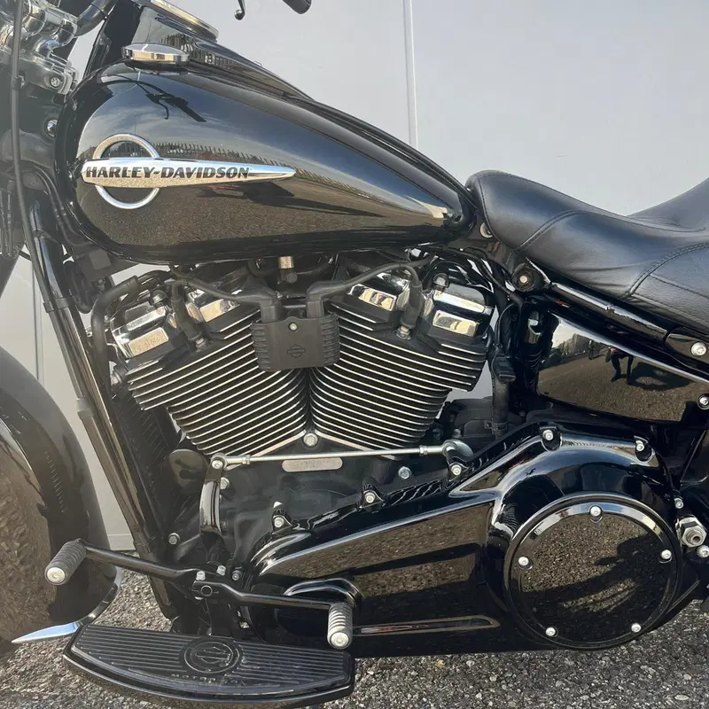 Harley-Davidson 107 Heritage Classic (2018 - 19) - FLHC (16)